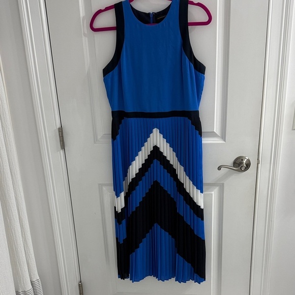 Banana Republic Dresses & Skirts - Banana Republic Blue and Black Chevron Midi Dress